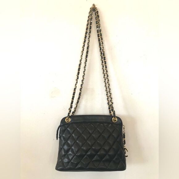 Authentic Black Leather Vintage Chanel Quilted Shoulder Tote Bag - Picture 1 of 17
